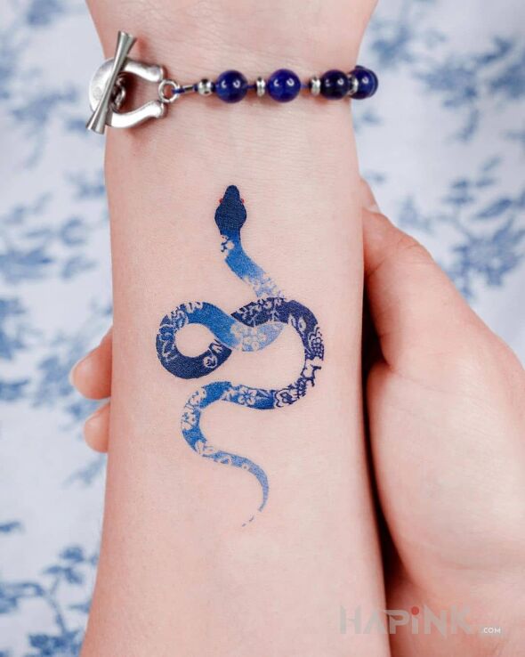 Tattoo Delikatny niebieski maly waz in colorful motif and graphic / illustrative style on the forearm