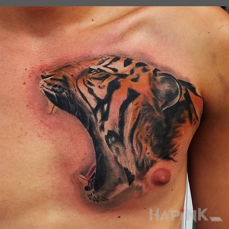 Tattoo Tygrys in animals motif on the chest