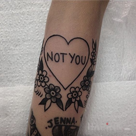 Tattoo Nie ty ? in lettering motif and minimalistic style on the forearm