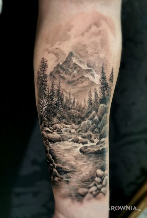 Tatuaż krajobraz góry w motywie 3D i stylu realistyczne na ręce