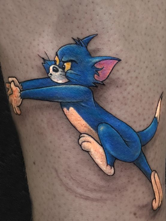 Tatuaż tomjerry w motywie postacie i stylu kreskówkowe / komiksowe na nodze