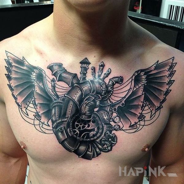 Tattoo Serducho na parę in wings motif on the chest