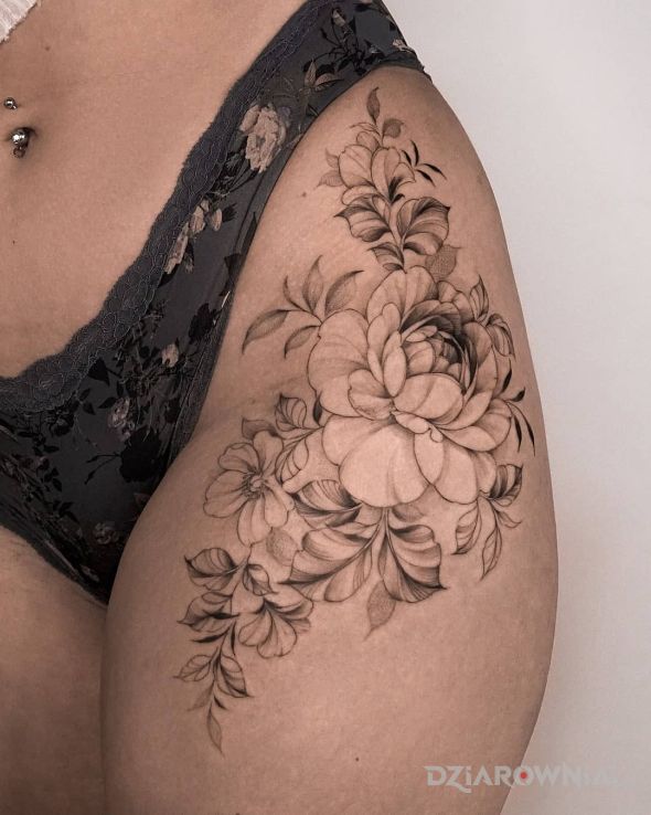 Tatuaż pęk róży w motywie kwiaty i stylu realistyczne na nodze
