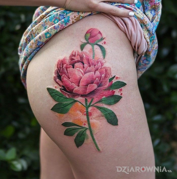 Tatuaż czerwony kwiat w motywie kwiaty i stylu realistyczne na nodze