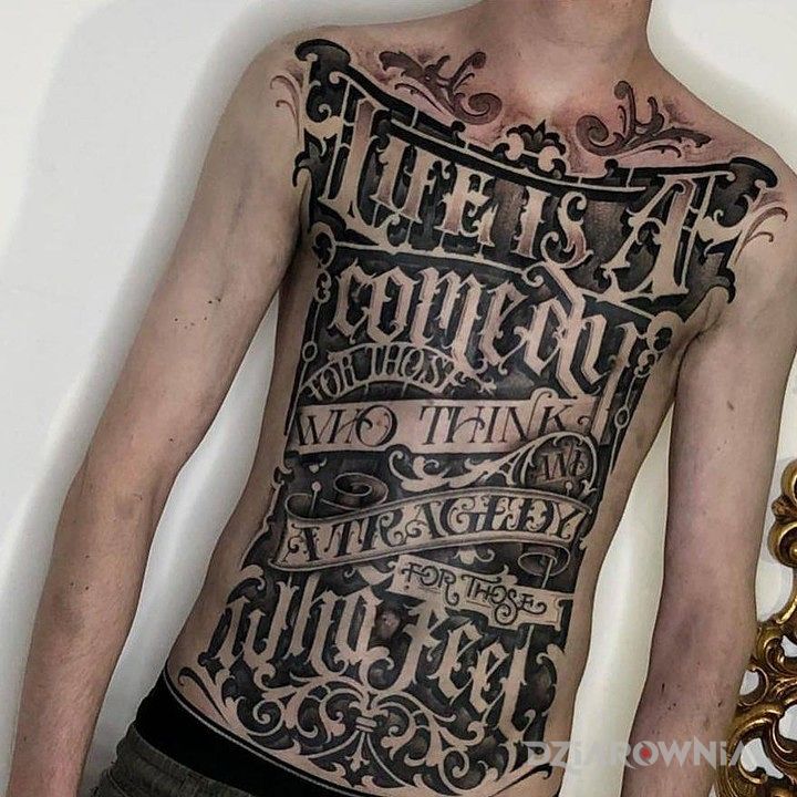 Tatuaż ciekawe napisy w motywie napisy i stylu kaligrafia na brzuchu