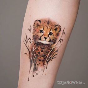 Tatuaż Małe lwiątko na przedramieniu motyw: zwierzęta styl: realistyczne