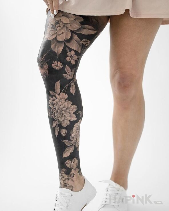 Tattoo Kwiaty na czarnym tle in legsleeves motif and realistic style on the tibia