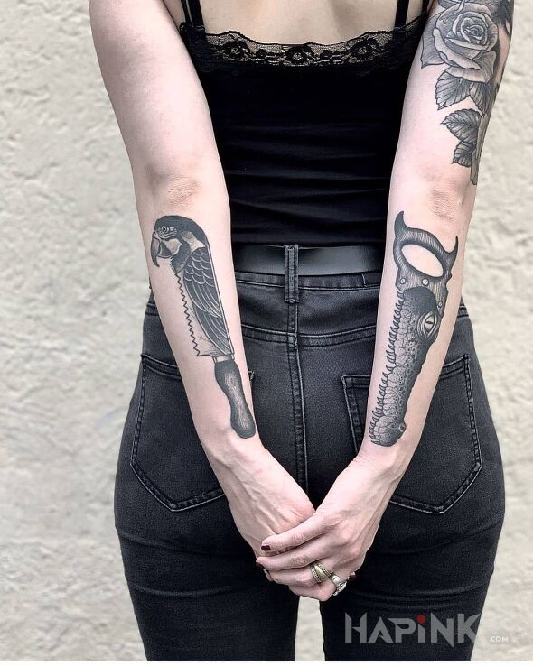 Tattoo Nóż i piła tyle, że zwierzęca ? in flowers motif and graphic / illustrative style On the arm