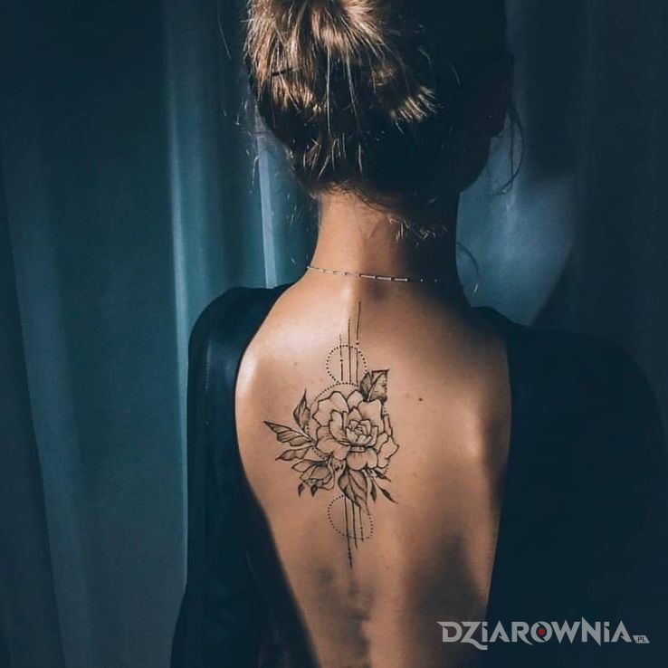 Tatuaż róża bez wypełnienia w motywie kwiaty i stylu graficzne / ilustracyjne na plecach