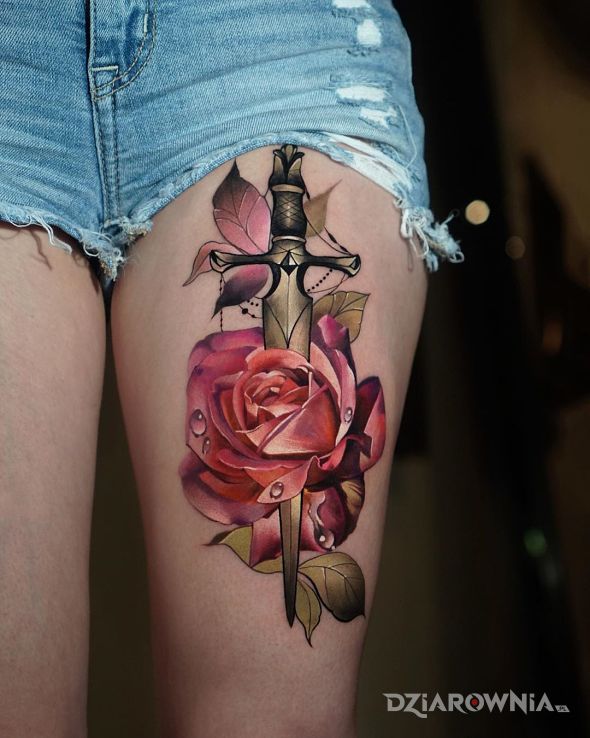Tatuaż róża przebita sztyletem w motywie kolorowe i stylu neotradycyjne na nodze