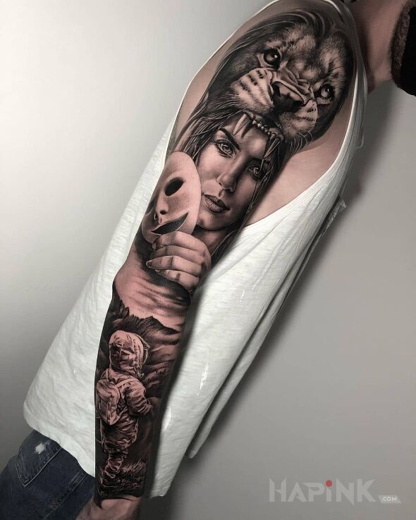 Tattoo Kobieta z maska in sleeves motif and realistic style on the upper arm