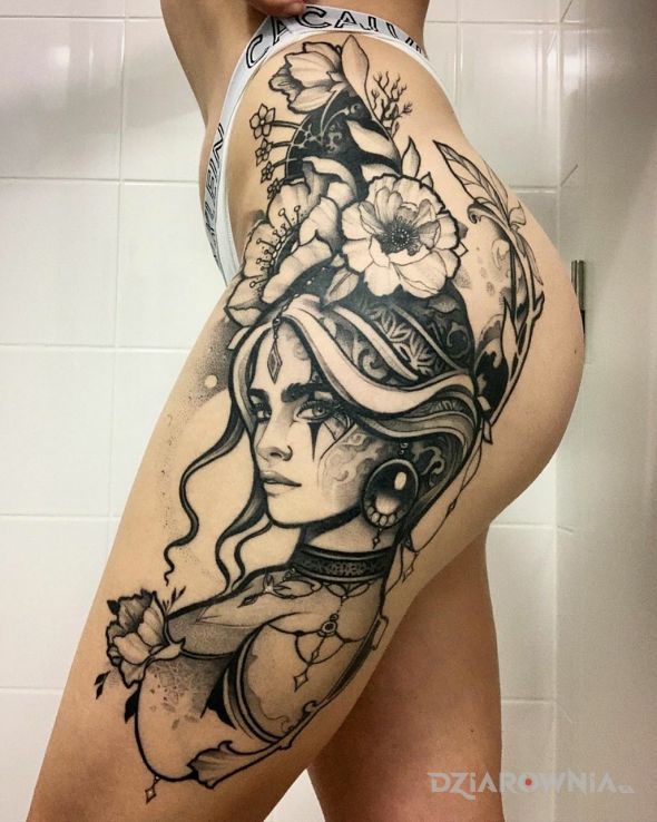 Tatuaż dziewczyna z kwiatami we włosach w motywie twarze i stylu graficzne / ilustracyjne na udzie