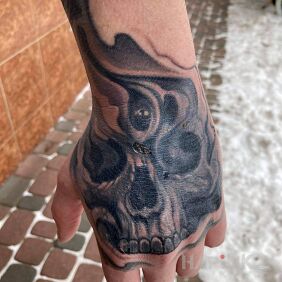 Tattoo Please rate on the hand motif: skulls style: realistic