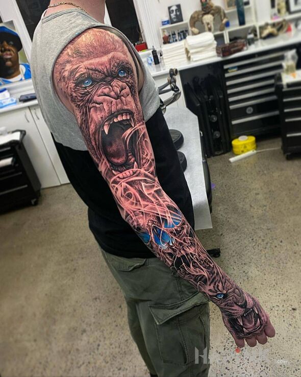 Tattoo Goryl na wkurw ie :) in animals motif and realistic style on the forearm