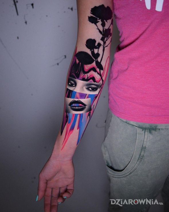 Tatuaż nienormalna dziara w motywie kwiaty i stylu blackwork / blackout na przedramieniu