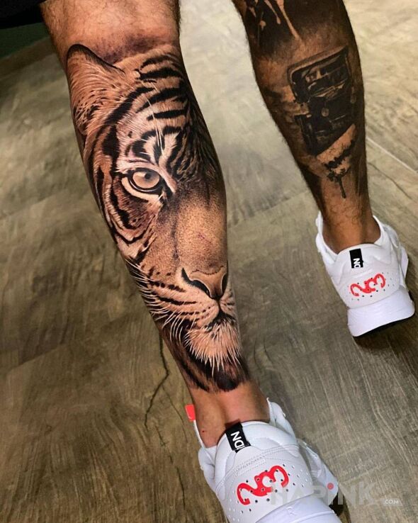 Tattoo Pół tygrysa in black and gray motif and realistic style on the leg
