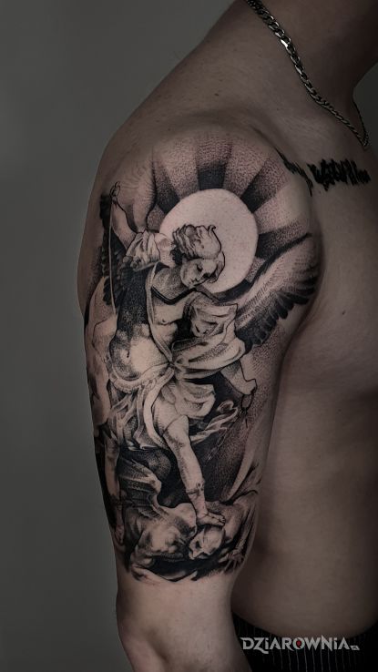 Tatuaż anioł w motywie demony i stylu graficzne / ilustracyjne na ramieniu