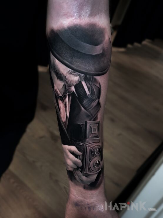 Tattoo Fotograf in 3D motif and realistic style On the arm