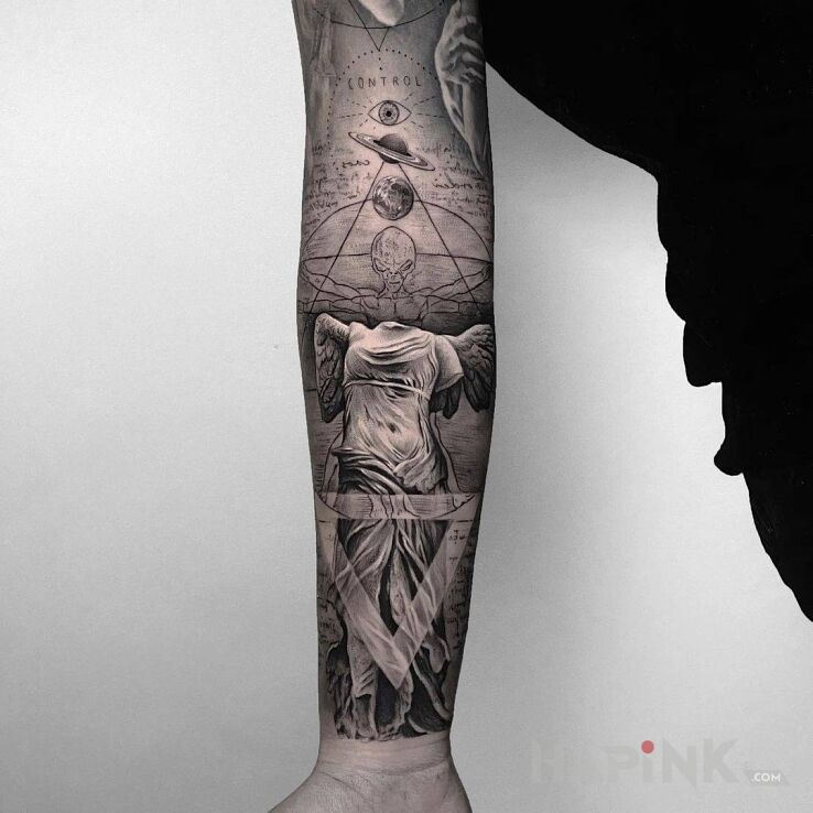 Tattoo Tors in black and gray motif and graphic / illustrative style On the arm