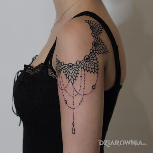 Tatuaż ozdobione ramię w motywie ornamenty i stylu graficzne / ilustracyjne na ręce