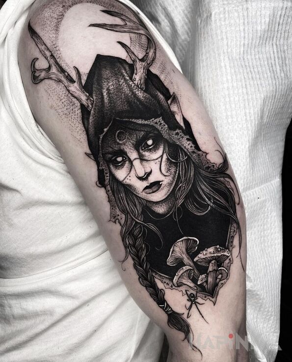 Tattoo Dziewczyna z rogami in faces motif and graphic / illustrative style On the arm