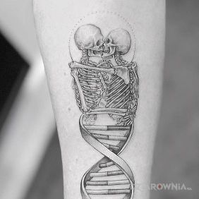 Tatuaż Nić DNA i kościotrupy na przedramieniu motyw: czaszki styl: graficzne / ilustracyjne