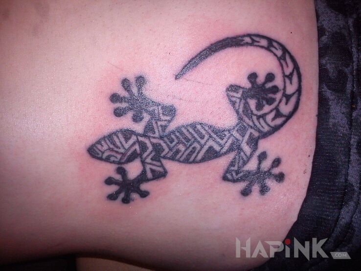 Tattoo Jaszczurka mauri in animals motif and Polynesian style on the stomach