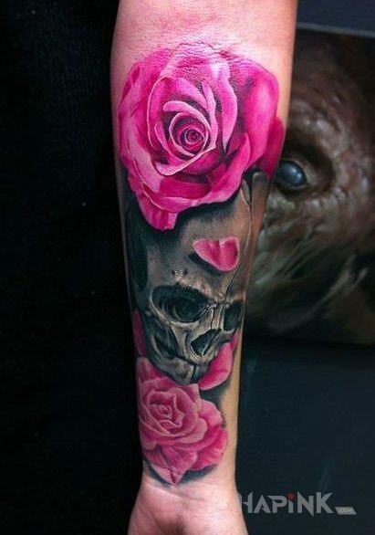 Tattoo Piękność in 3D motif and realistic style on the forearm