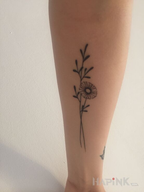 Tattoo Kwiatek in flowers motif and minimalistic style On the arm