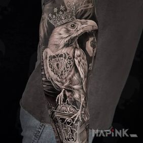 Tattoo Crow in a crown On the arm motif: 3D style: realistic