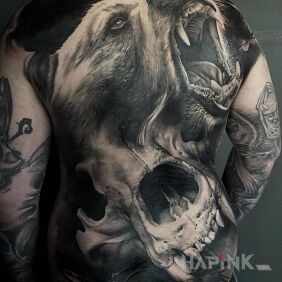 Tattoo Huge bear on the shoulder blades motif: animals style: realistic