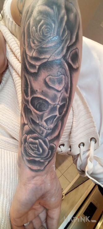 Tattoo Pozytyw ;) in black and gray motif and graphic / illustrative style on the forearm