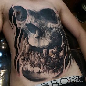 Tatuaż Połamana szczęka na klatce motyw: 3D styl: realistyczne