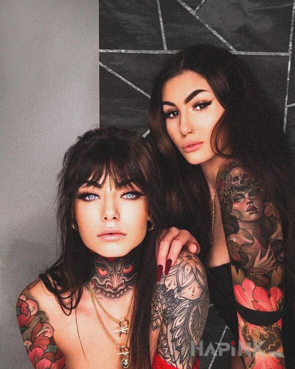 Tattoo Hej sexy ladies! in colorful motif and neo-traditional style on the throat