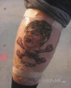 Tattoo Kobieca twarz in characters motif on the calf