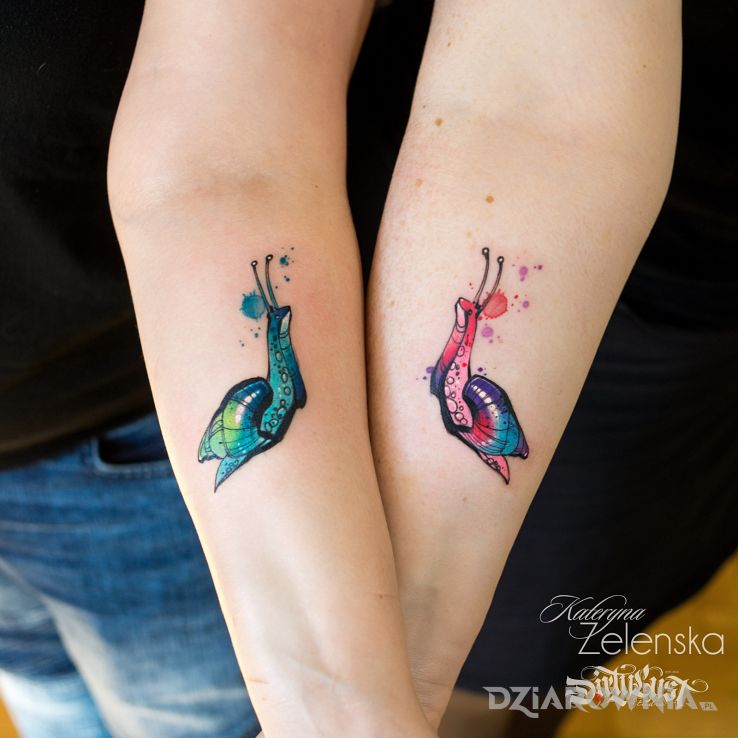 Tatuaż matching tattoos  tatuaż dla pary w motywie zwierzęta i stylu watercolor na przedramieniu