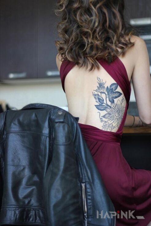 Tattoo Tatuaż na plecach in flowers motif on the back