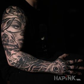 Tattoo Bird skull On the arm motif: black and gray style: realistic