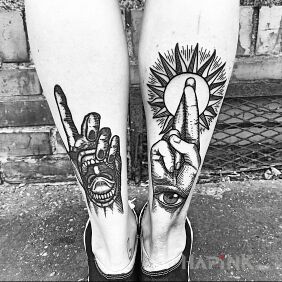 Tattoo Engraved hands on the calf motif: other style: engravings / gravure