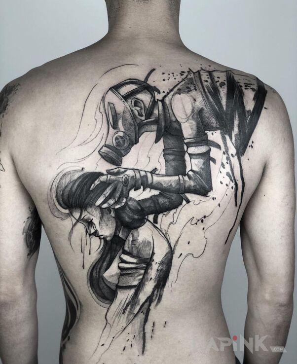 Tattoo Typ w masce przeciwgazowej in characters motif and sketch style on the back