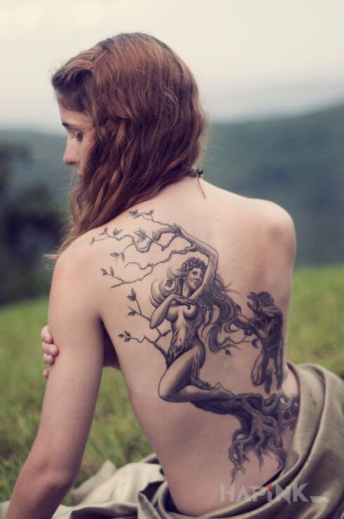 Tattoo Dziewczyna z drewna in black and gray motif and graphic / illustrative style on the back