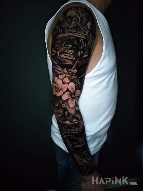 Tattoo Japoński in flowers motif and japanese / irezumi style On the arm