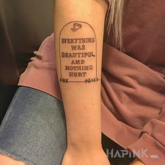 Tattoo Napis na nagrobku in lettering motif and contour / linework style on the forearm