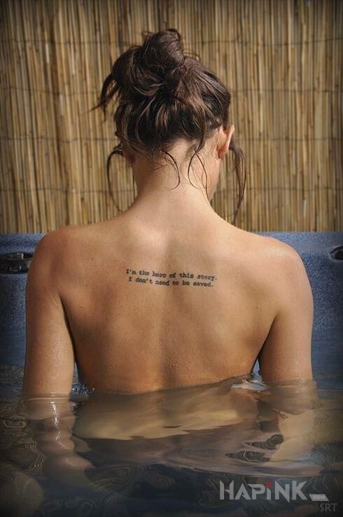 Tattoo Bohater opowieści in lettering motif on the back