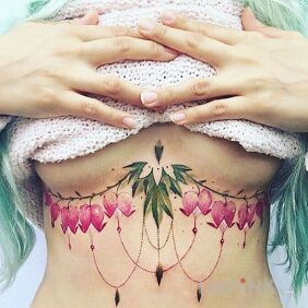 Tattoo Ladies tattoo on the stomach motif: flowers
