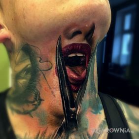 Tatuaż Hardcorowo :-) na gardle motyw: kolorowe styl: realistyczne