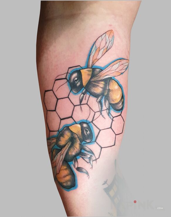 Tattoo Pszczółki in insects motif and graphic / illustrative style On the arm