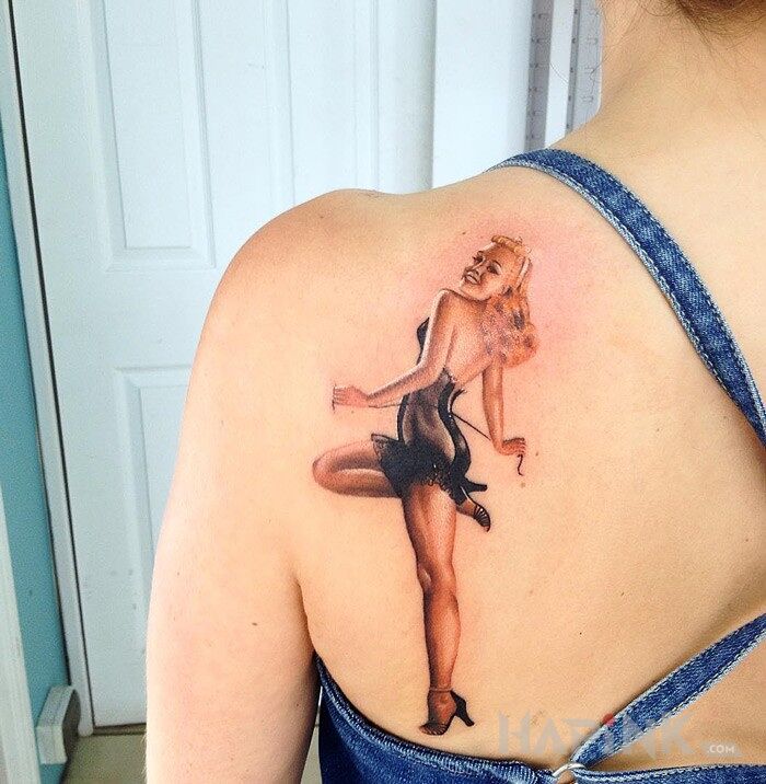 Tattoo Pin-up girl in characters motif on the shoulder blades