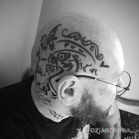 Tatuaż Coś nordyckiego na głowie motyw: ornamenty styl: celtyckie / nordyckie
