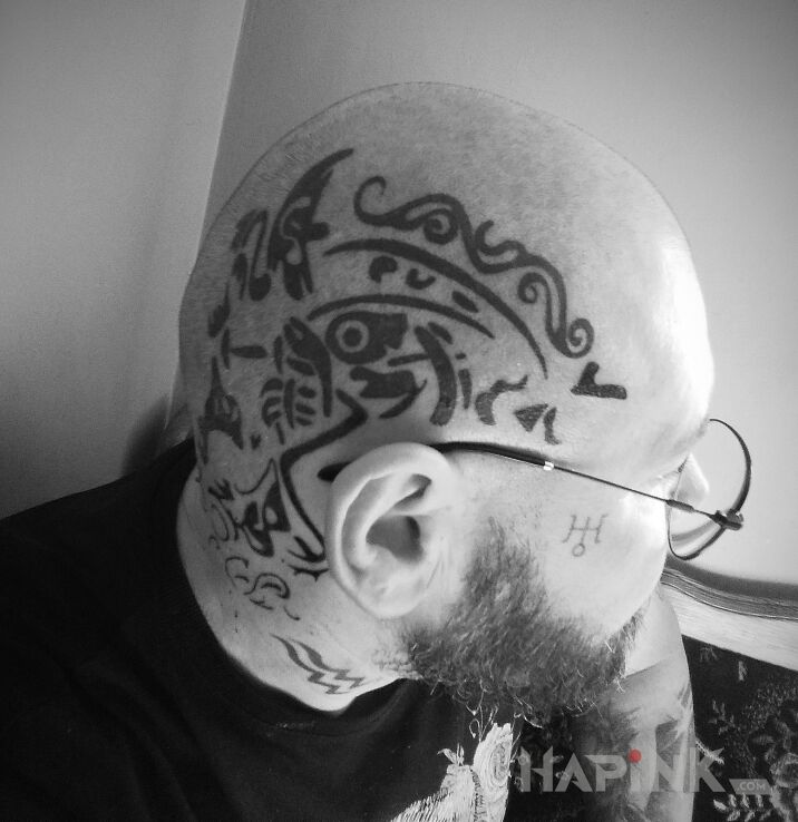 Tattoo Coś nordyckiego in floral motif and Celtic / Nordic style on the head